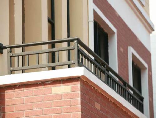 洛陽(yáng)鋅鋼護(hù)欄廠(chǎng)-鋅鋼陽(yáng)臺(tái)護(hù)欄