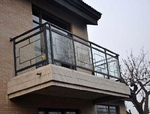 洛陽(yáng)鋅鋼護(hù)欄廠(chǎng)-鋅鋼陽(yáng)臺(tái)